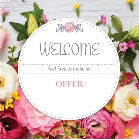 Woman’s blouse - Picture 3 of 3